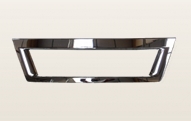CHROMED GRILLE MOULDING ON FRONT BUMPER